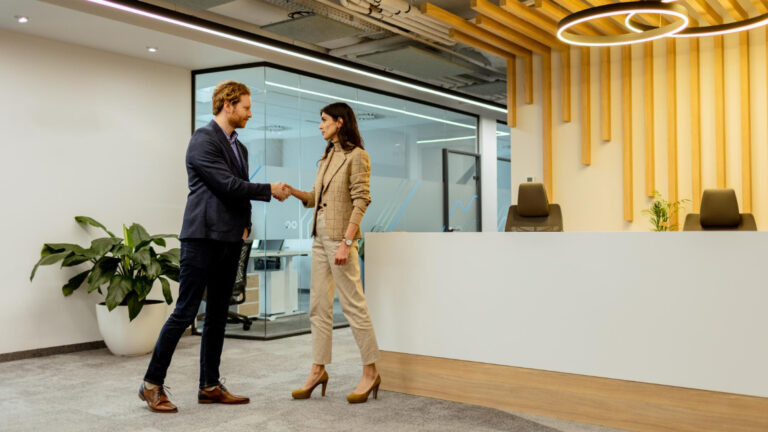 Conseils efficaces pour améliorer l'accueil physique dans votre société à Paris