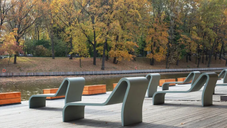 Conseils pour bien choisir son mobilier urbain de parc et valoriser ses espaces