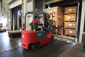 Robot élévateur en entreprise